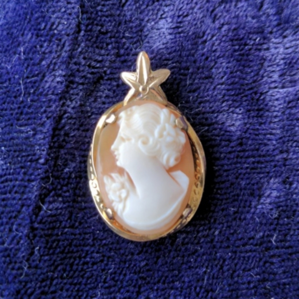 Vintage 14K gold filled Victorian Cameo pendant, carved Conch shell